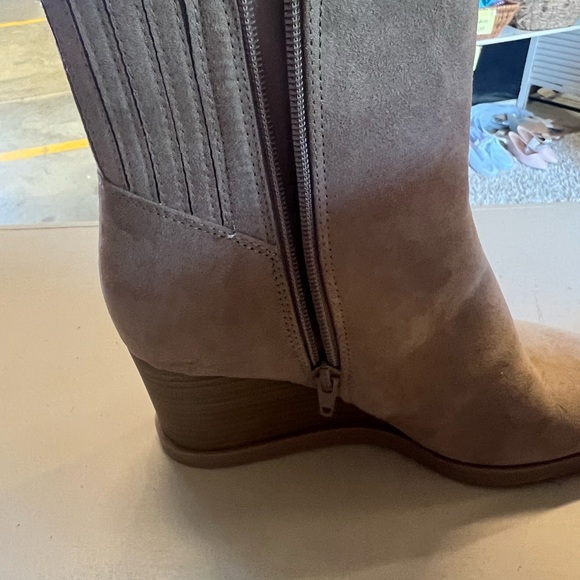 Universal Thread Boots - Picture 3 of 6